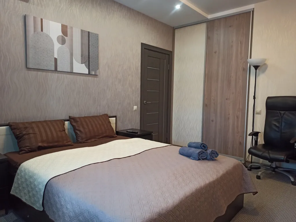 Шикарная 1-комнатная квартира с джакузи и гардеробной — аренда посуточно в Самара