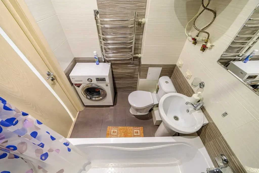 Тихий двор в центре города, своя парковка