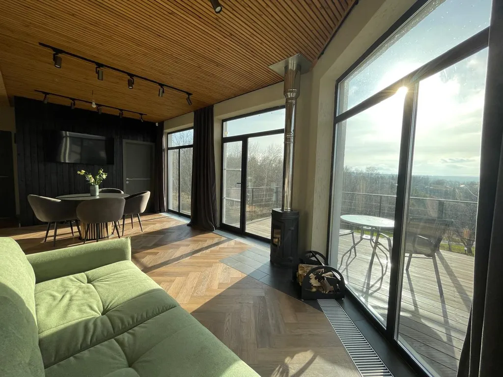 Панорамный дом с террасой