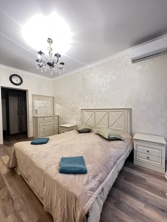 Уютная 2-комнатная квартира с дизайнерским ремонтом