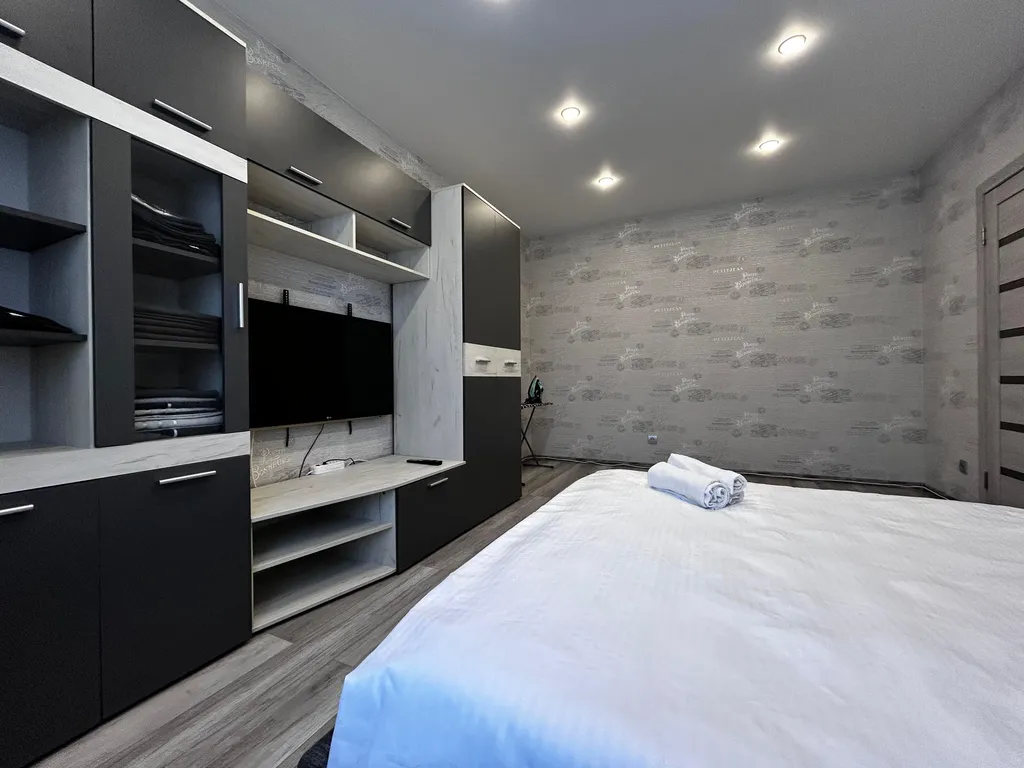 Современная квартира рядом с МНТК имени Федорова и СК Заря