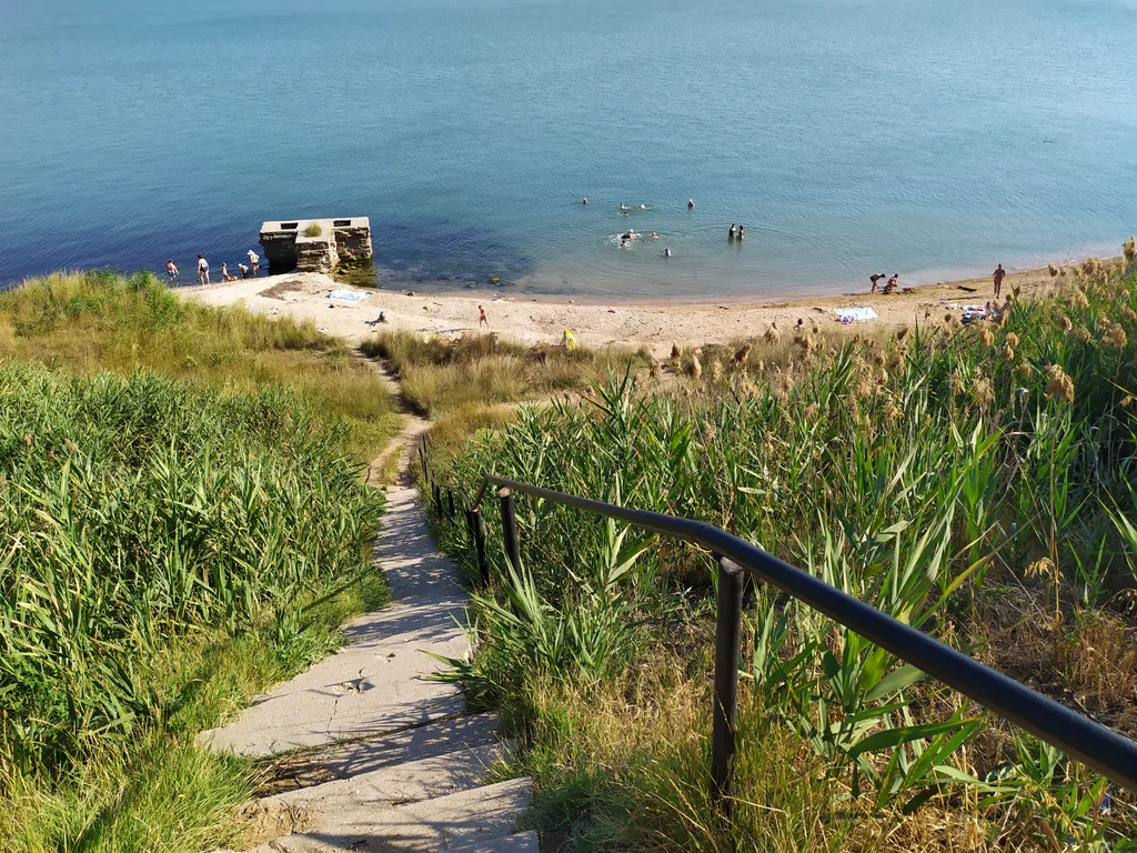 Трёхместный номер на втором этаже с видом на море