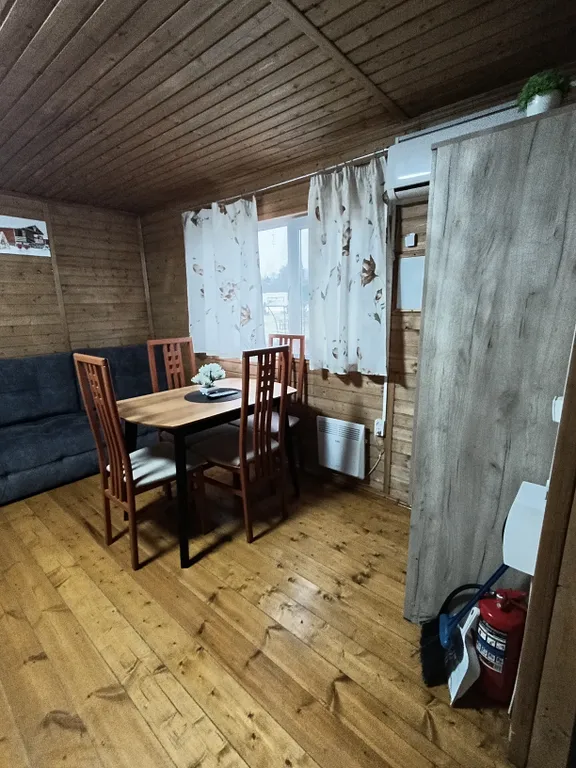 Дом на берегу пруда для четырёх человек