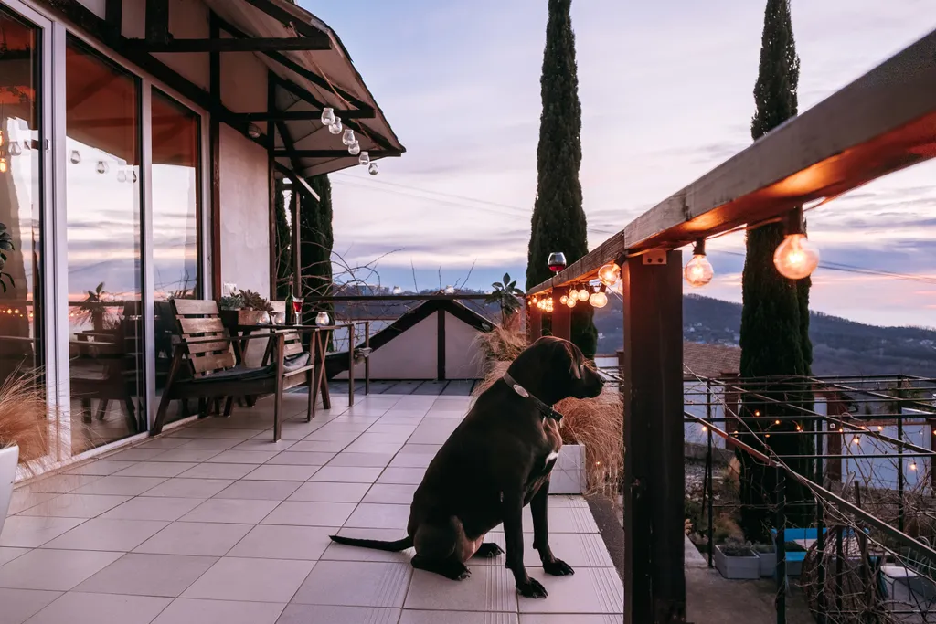 Коттедж Умный дом с кипарисами и видом на море с мансардным этажом — Сочи