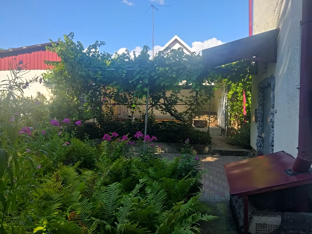 Просторная двухэтажная квартира на площади Возрождения