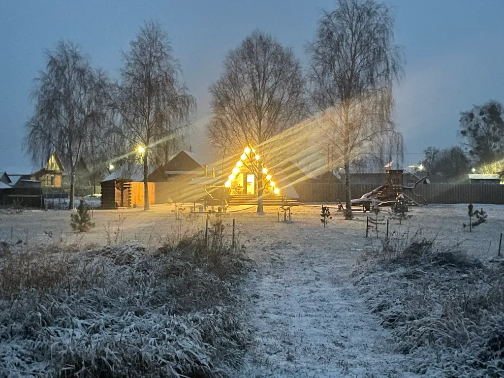 Дом А фрейм с видом на Мирский замок