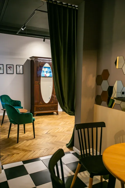 Квартира с пионами в центре