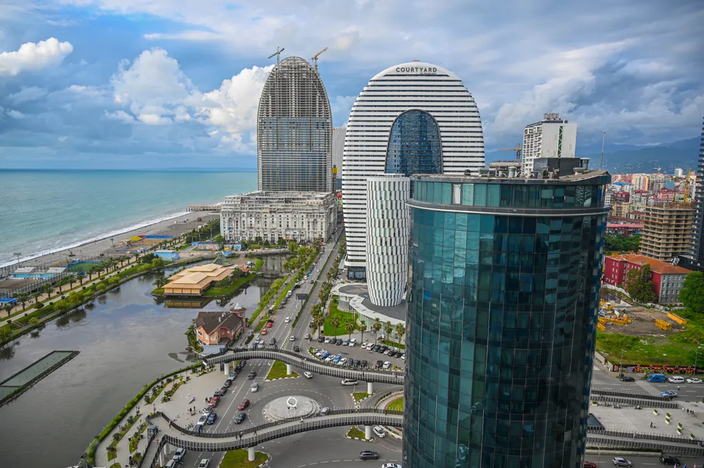 Большая 2+1 с шикарным видом на море и набережную, 22 этаж