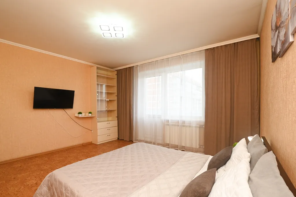 Квартира Двухкомнатная квартира тц планета — Красноярск