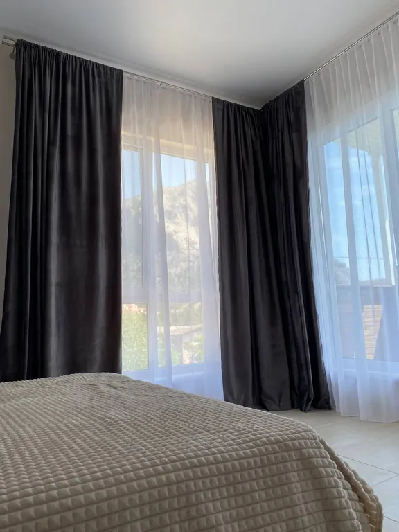 Второй этаж двухэтажного дома, с отдельным входом и общим двором