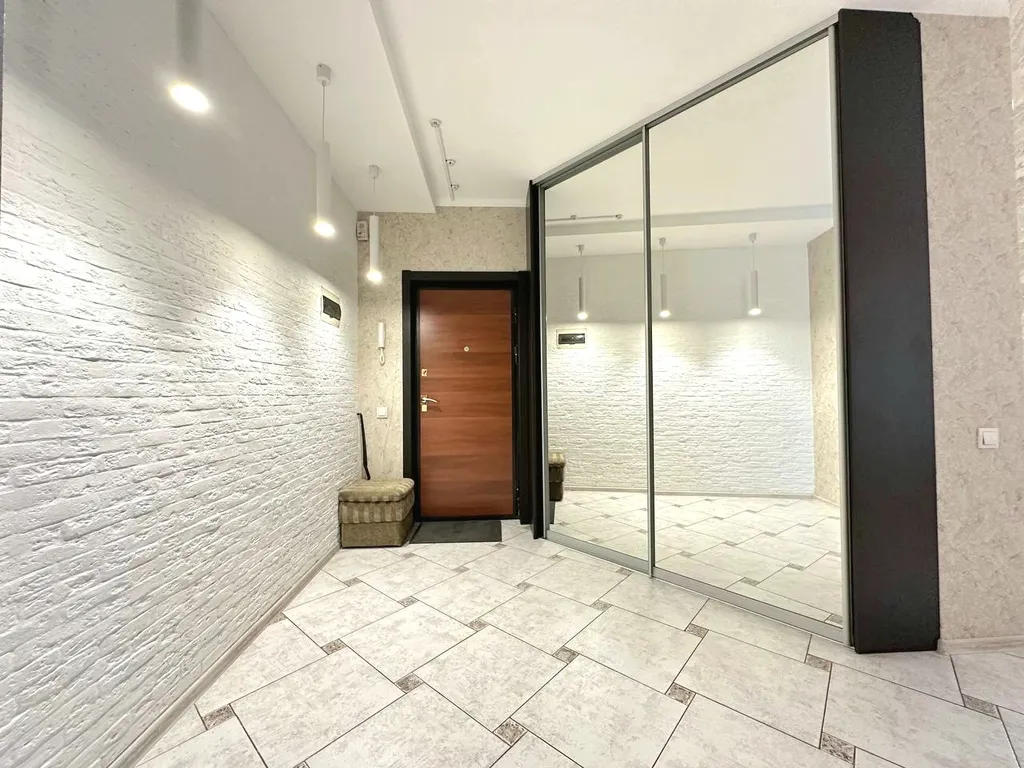 2-комнатная квартира с балконом напротив ЛДК и Кузбасс-Арена