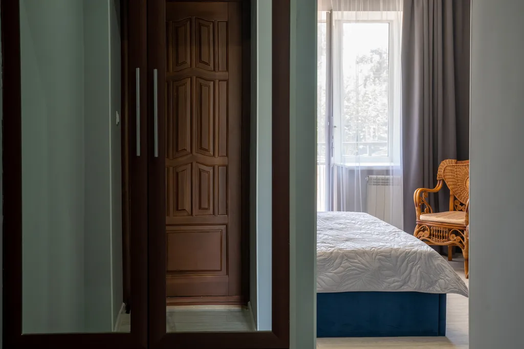 Классический двухместный номер с двуспальной кроватью и балконом