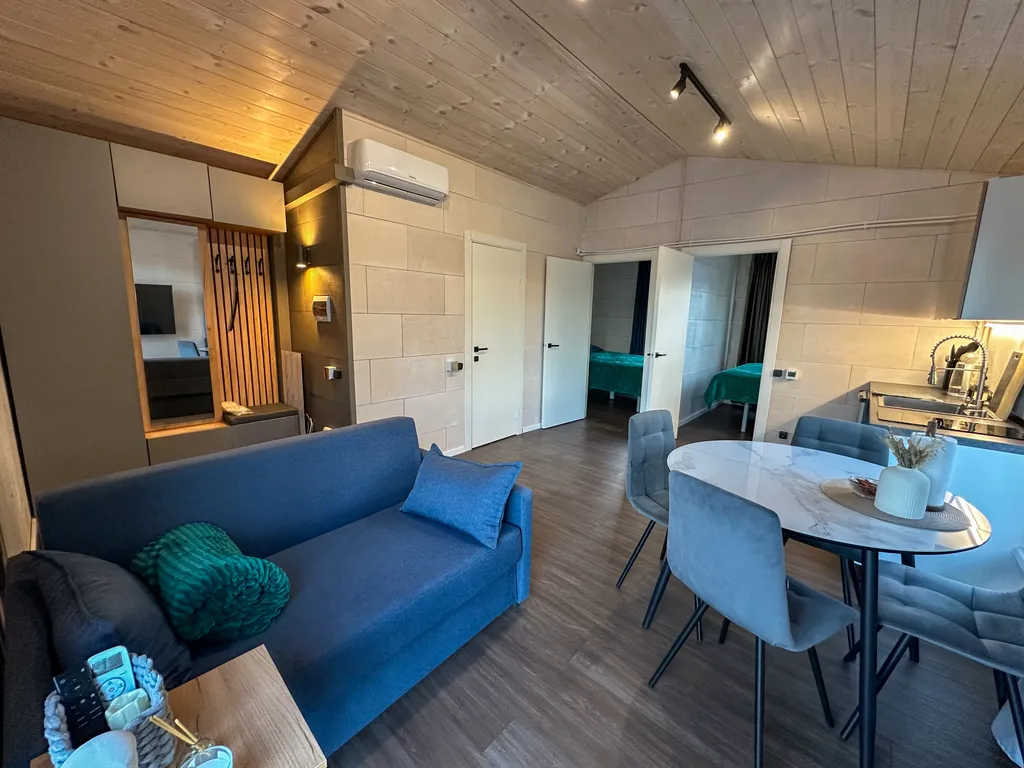 Уютный дом нa бeрегу лесногo озeра