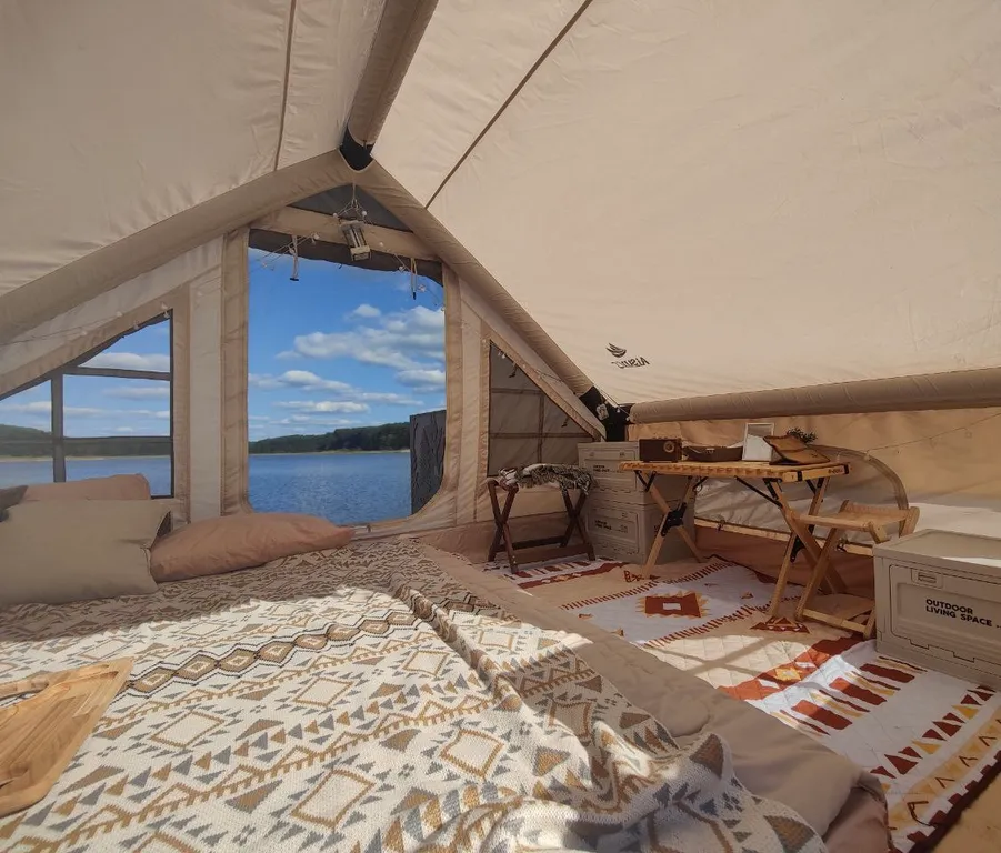 Глемпинго плот на Селигере у монастыря