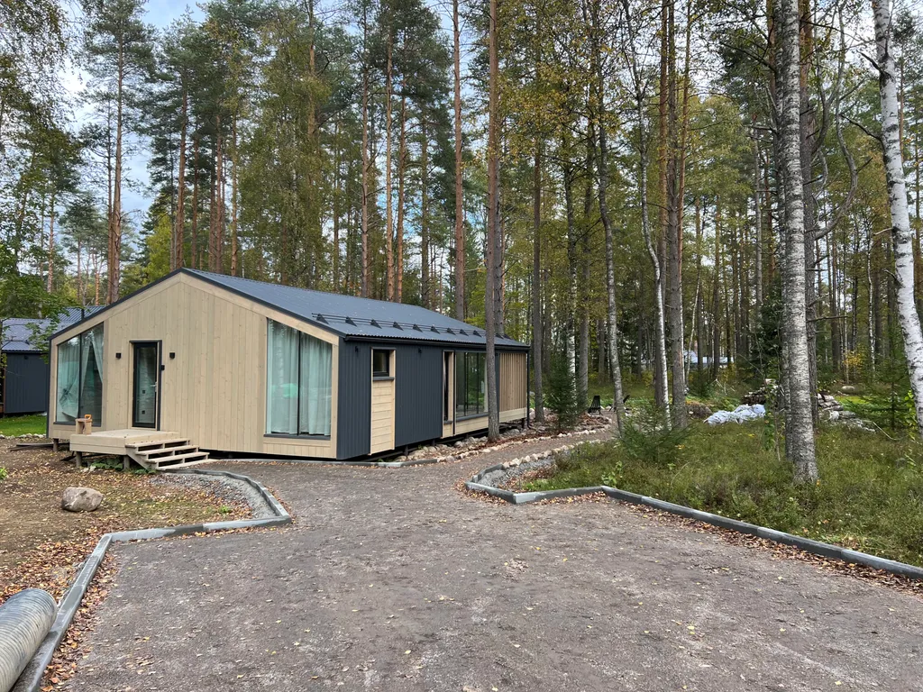 Уютный дом в сосновом лесу