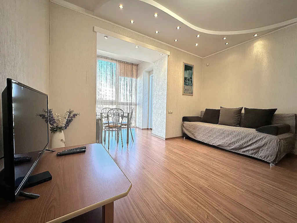 2-комнатная квартира на Молодежном рядом с Ледовой ареной