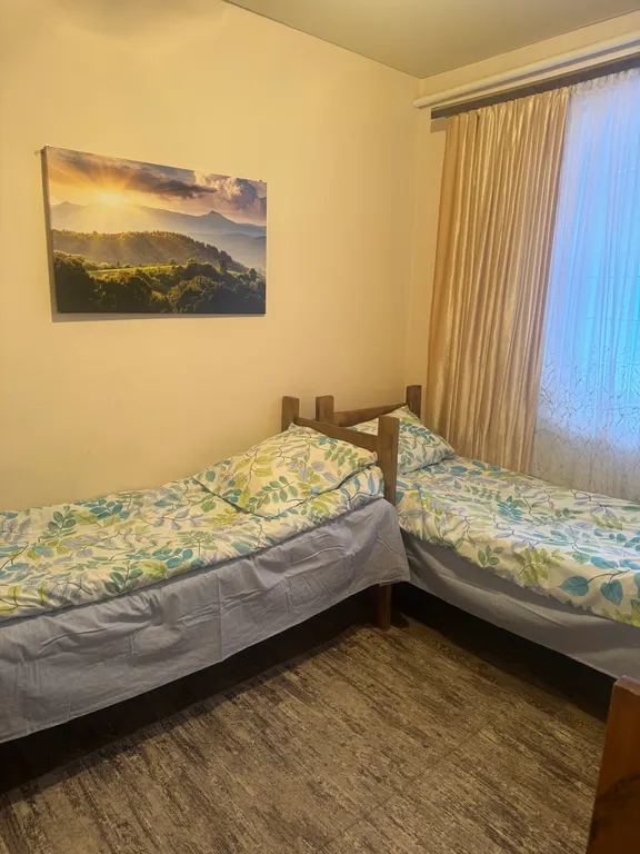 Трехместная комната с видом на горы