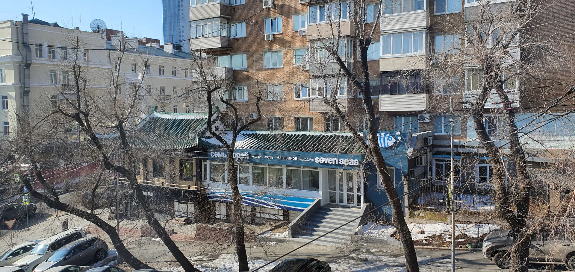 Вид из окна на улицу Посьетскую