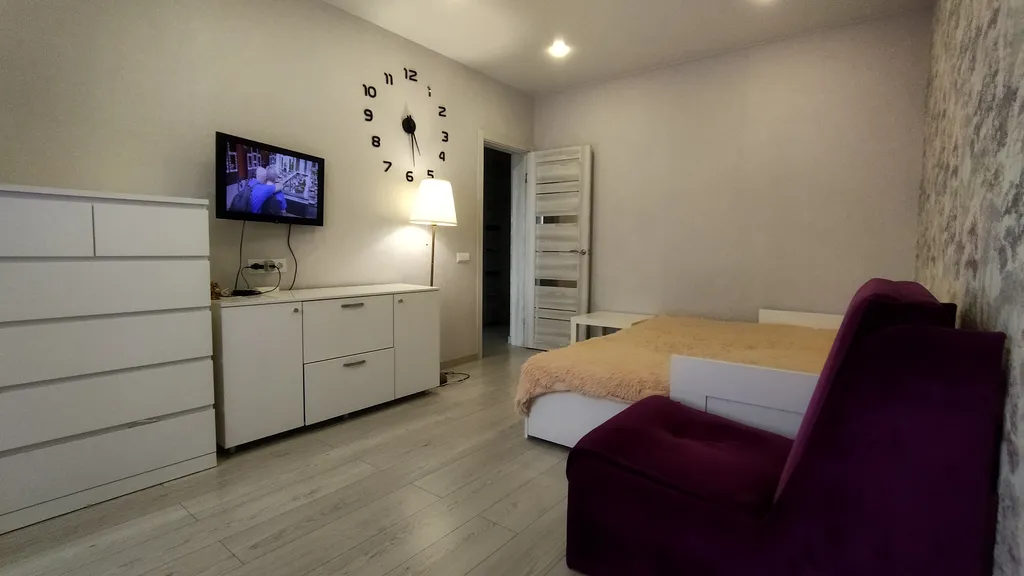 Уютная,светлая квартира в шикарном  доме. Отличная инфраструктура.