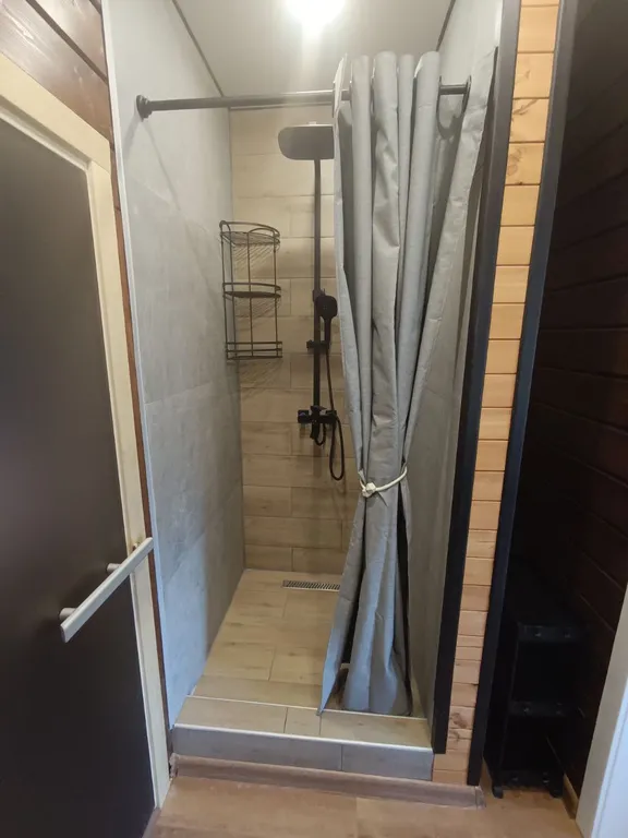 Дом с сауной, включена в стоимость, и горячей купелью на террасе