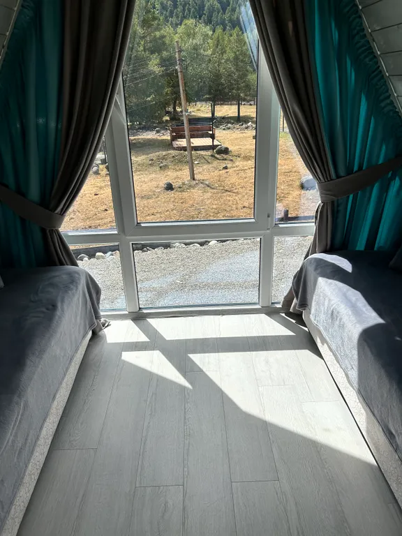 Шале в Приэльбрусье с видом на горные склоны