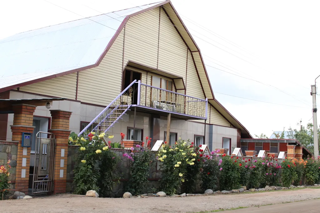 Коттедж Просторный дом с новой баней и всей инфраструктурой для отдыха — аренда посуточно в Белокуриха