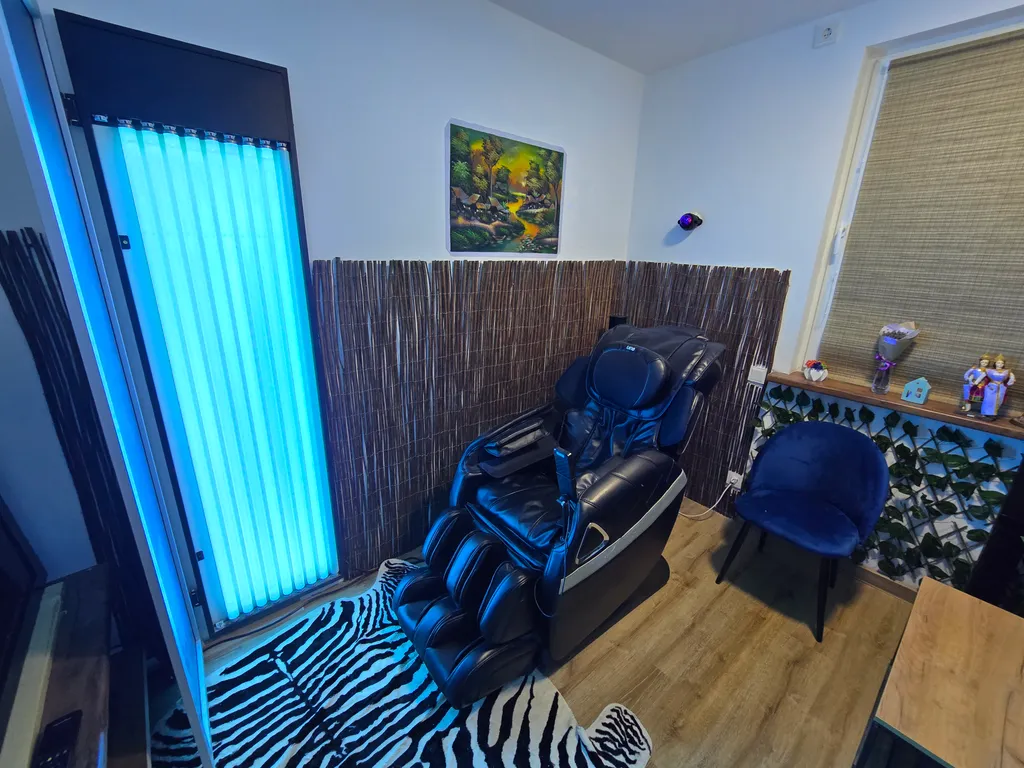 Дом у пруда