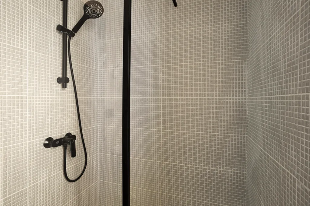 Барн с вторым светом и видом на реку