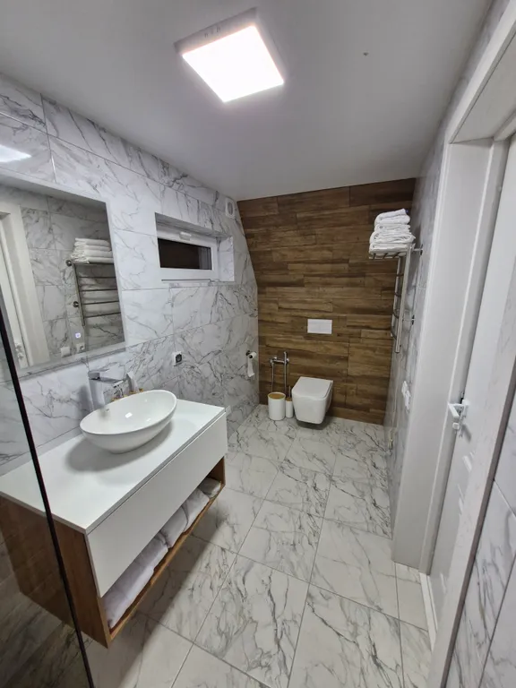 Домик с видом на лес