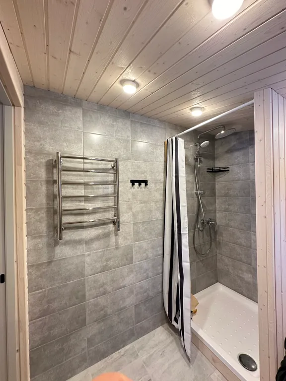 Сказочный домик в лесу