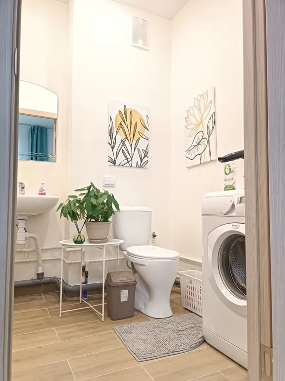 Двухкомнатная квартира возле озера и парка