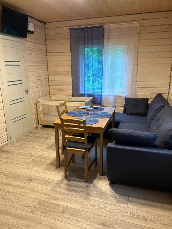 Уютный дом у озера