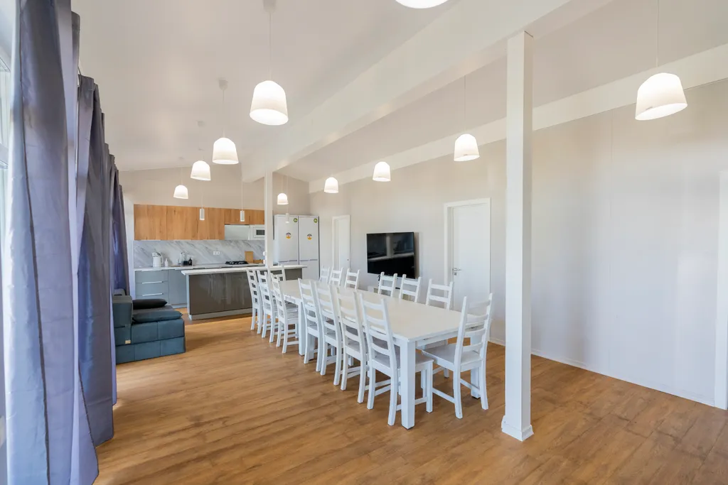 Премиальная вилла на берегу озера с выходом к пляжу