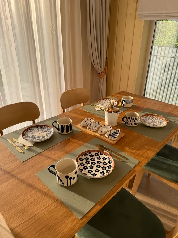 Дом Никольский с видом на главную достопримечательность