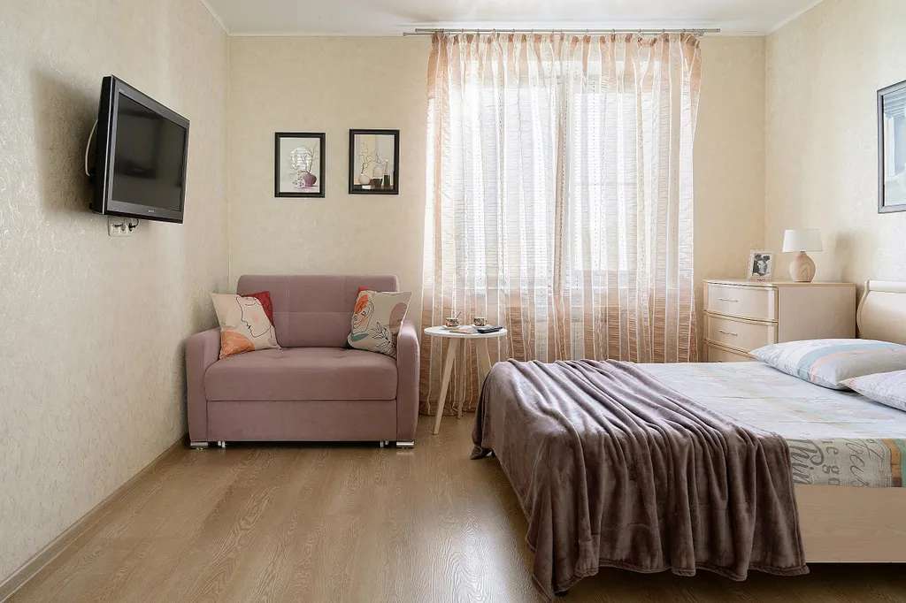 Современная двухкомнатная квартира с изолированными комнатами в центре