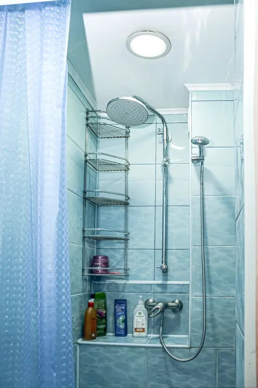 Двушечка возле Леруа