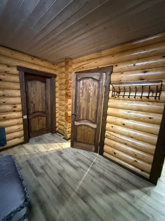 Двухэтажный дом из сруба а Теберде с баней с видом на горы и реку