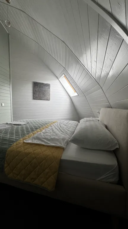 Дом-сфера на первой линии озера