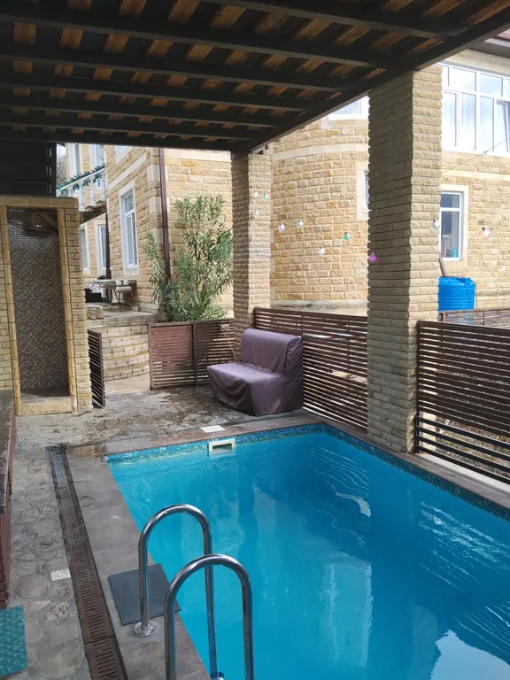 Дом с бассейном и сауной