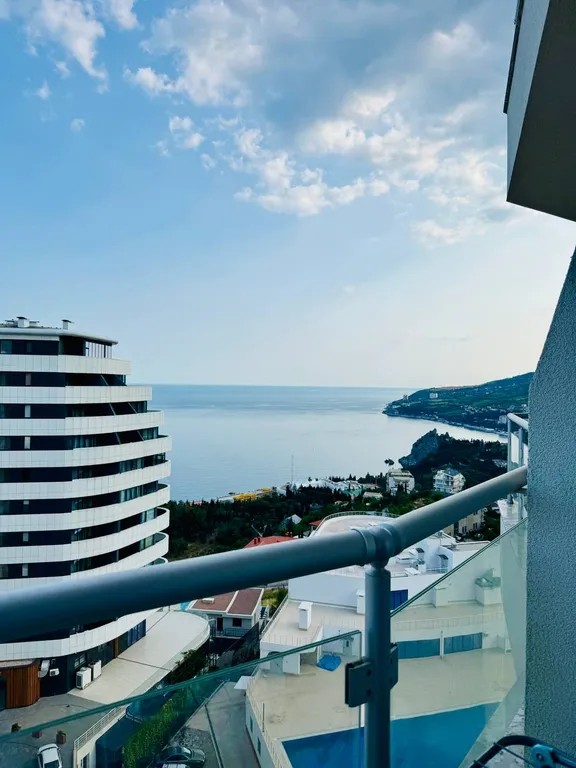 1-комнатная квартира в ЖК Лувр с видом на море и горы