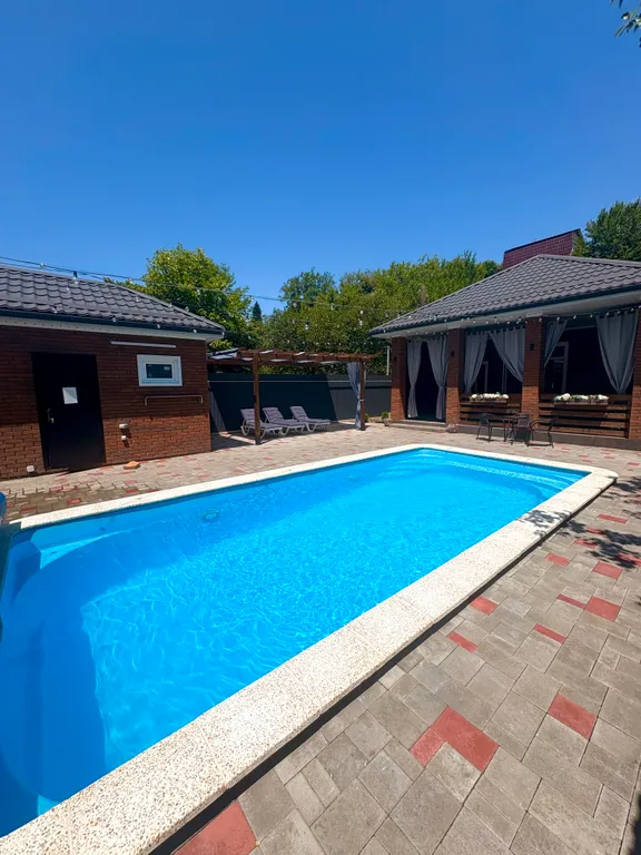 Дом с подогреваемым бассейном и баней в адыгее