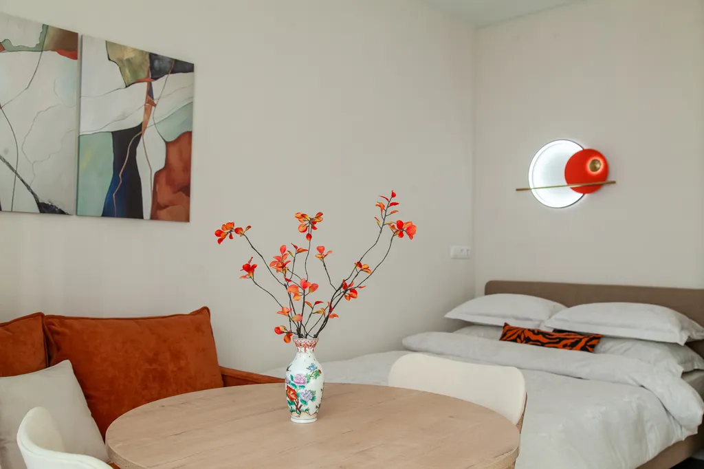 Студия с дизайнерским ремонтом