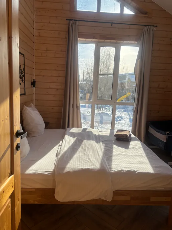 Дом у Коркинского озера с баней, купелью и детской площадкой.