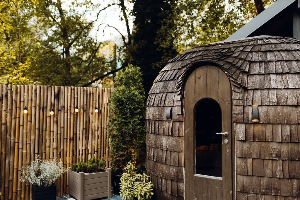 Уютное шале на берегу ручья с баней и купелью на уединенной террасе