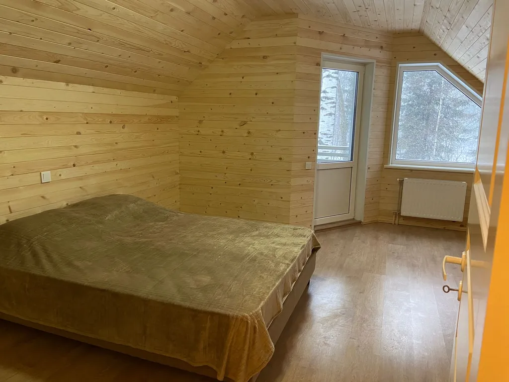 Коттедж 4+2 с сауной на берегу медного озера