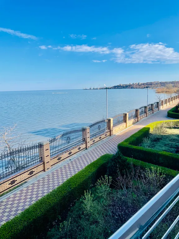 Студия с видом на море