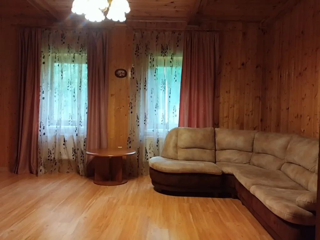 Дом с озером, река, лес