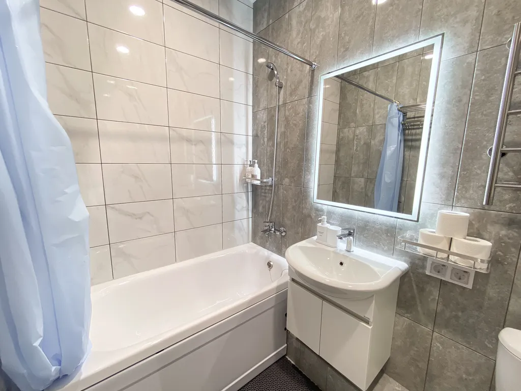 Студия с видом на город