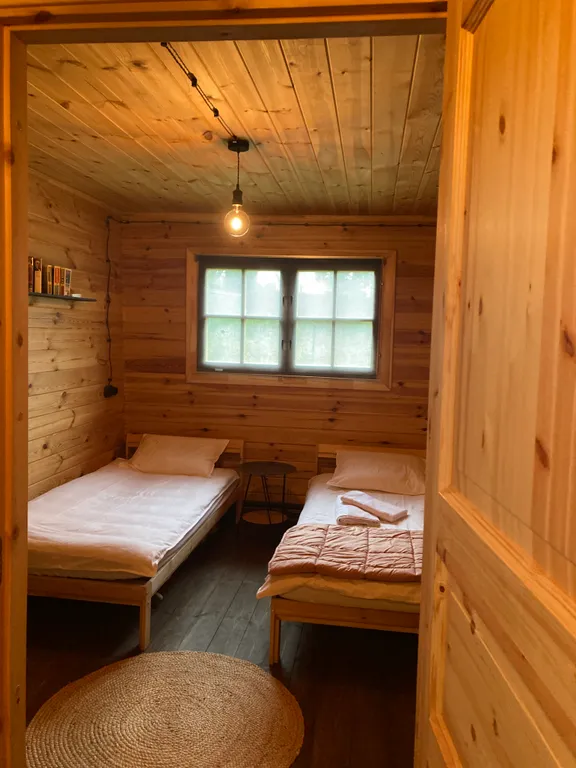 Домик с печью/камином в окружении природы