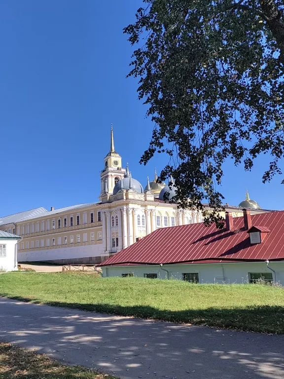 Благоустроенный стильный дом на 1 линии о.Селигер